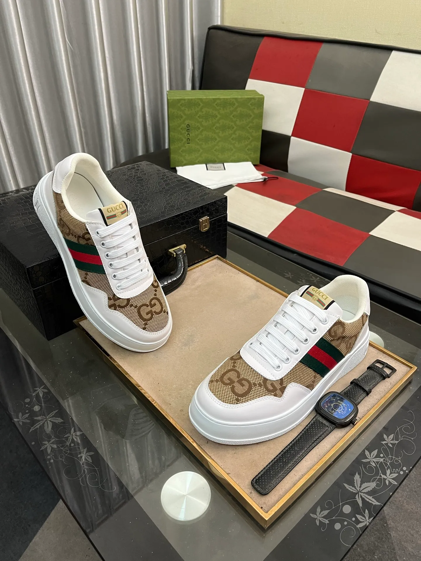 Men's shoes💰420⌚️⌚️[GUCCI] Gucci men's casual shoes are absolutely popular🔥The ultimate matching item for trendy men! The charm of super texture is unstoppable. This is the main recommendation. The upper is made of high-quality cowhide, with pig lining feet and wear-resistant rubber sole. It is noble and elegant! Extremely comfortable🎁🎁You can be as handsome as you want💪 Size 38-44! 3️⃣colors available